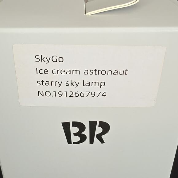 SkyGo Ice Cream Astronaut Starry Sky Lamp Aurora Projector USB Remote - Picture 2 of 4